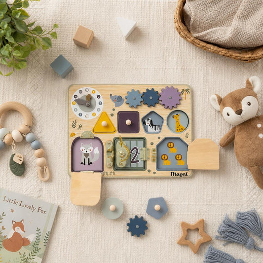 Holz-Activity-Board mit Formen-Stecker, drei Türchen mit Riegeln und Zahnrädern für Kleinkinder