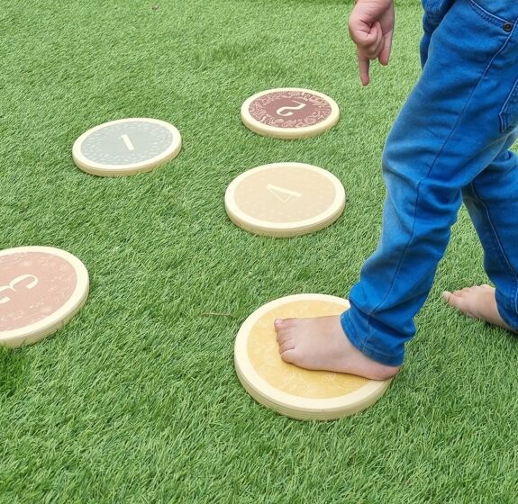 Montessori Holz-Trittsteine – 6er Set aus Buchenholz mit Filzunterseite